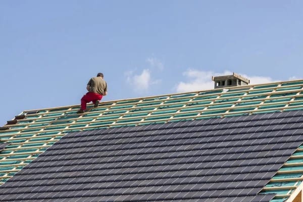 depositphotos_158096394-stock-photo-roofer-in-work.jpg